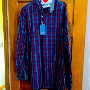 Men’s plaid button down long sleeve shirt. Size L. Button collar and sleeve.